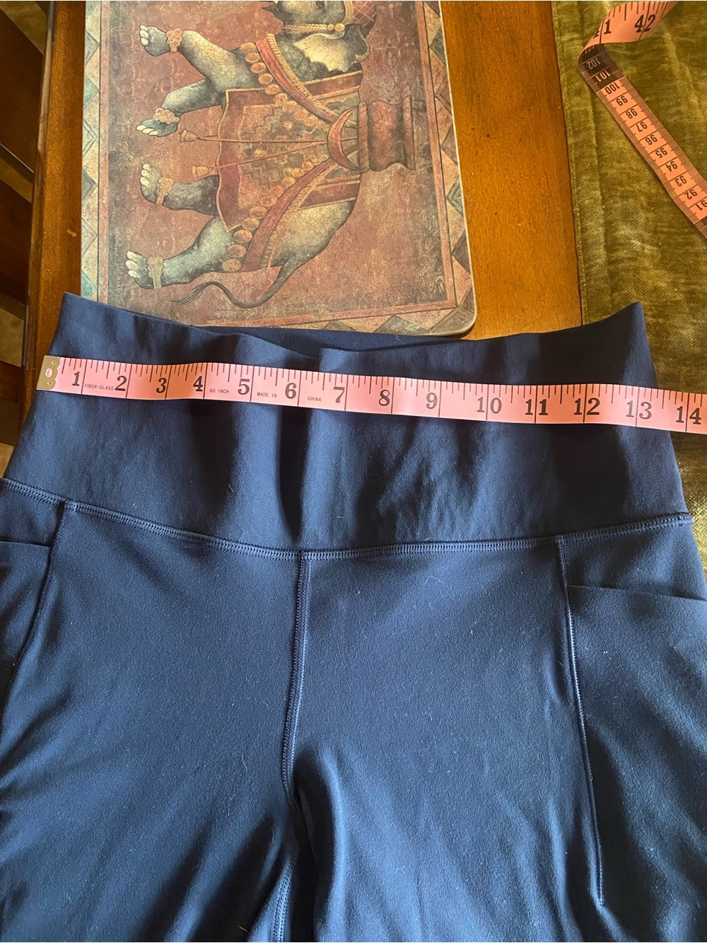 Athleta Salutation 7/8 stash tights size medium - Picture 8 of 9